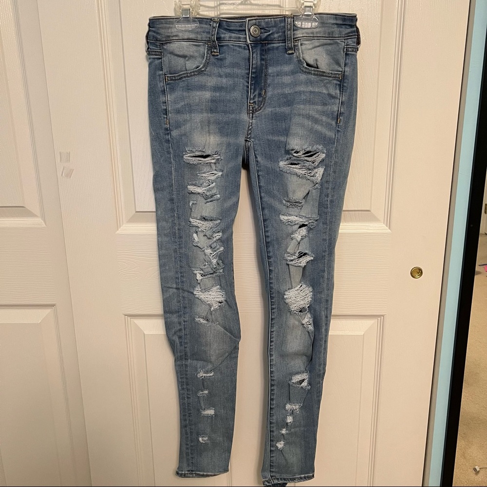 American Eagle light wash hugh waisted ripped skinny jeggings